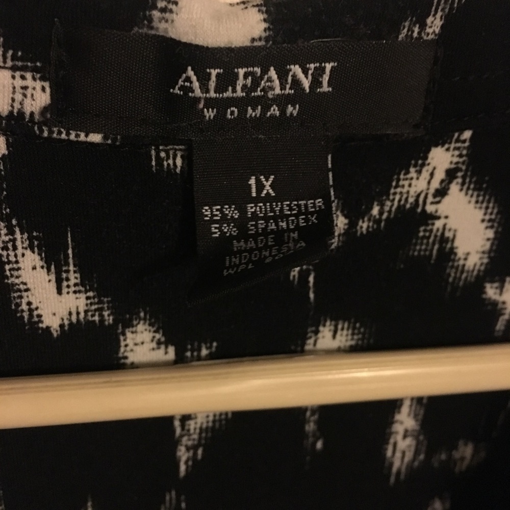 Alfani Black White Abstract Button Front Blouse 1X Tunic Business Casual Top - Picture 4 of 4